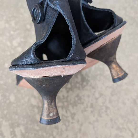 Cydwoq Vintage Leather Open Toe Booties - Picture 10 of 16